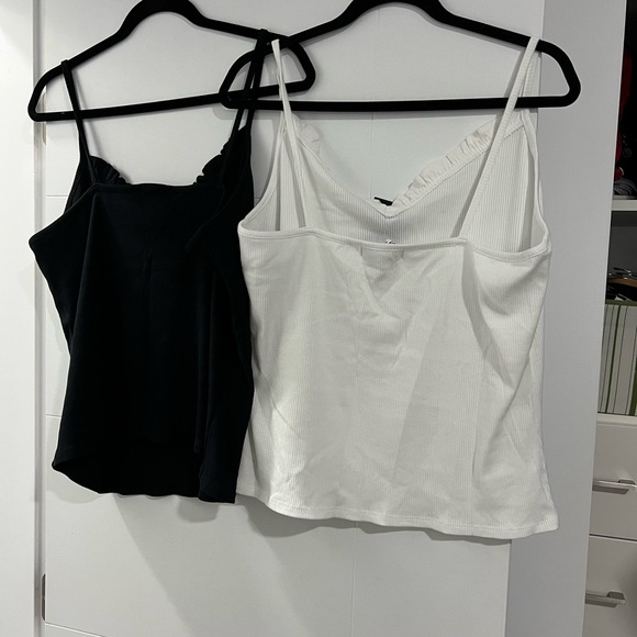 🔸Forever 21 Plus tanks - 1 Black, 1 White - 3X🔸 - Picture 5 of 6